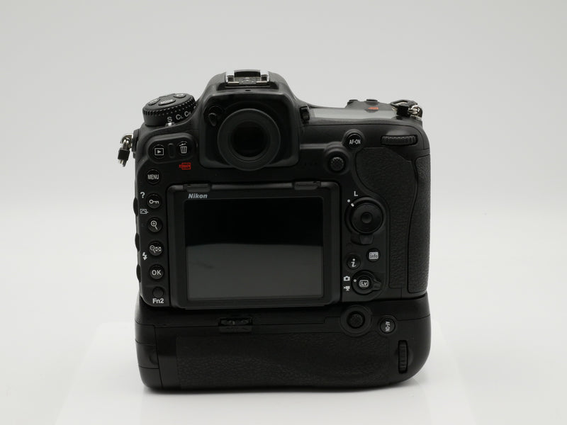 Used Nikon D500 DX Body w battery grip (3064929+3035300WW)