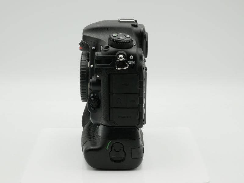 Used Nikon D500 DX Body w battery grip (3064929+3035300WW)