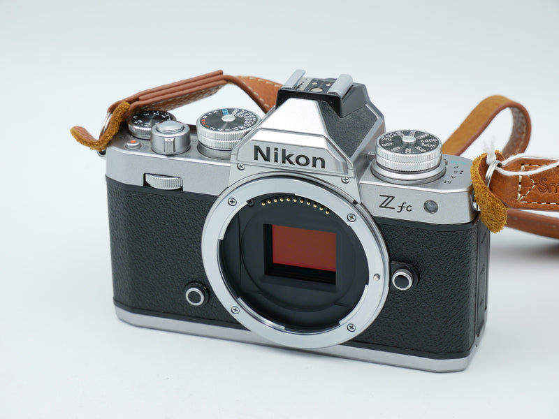 USED Nikon Zfc Mirrorless Camera w/ 16-50mm F3.5-5.6 + Case (3008449WW + 30037155WW)