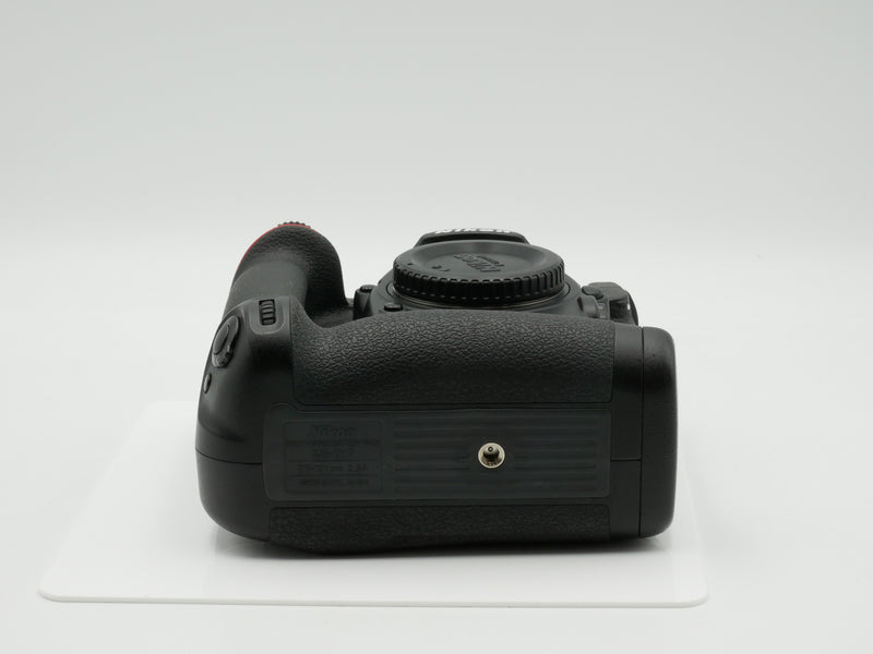 Used Nikon D500 DX Body w battery grip (3064929+3035300WW)