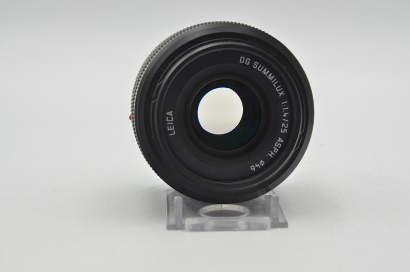Used Panasonic-Leica 25mm F/1.4 (XT5DE001847WW)